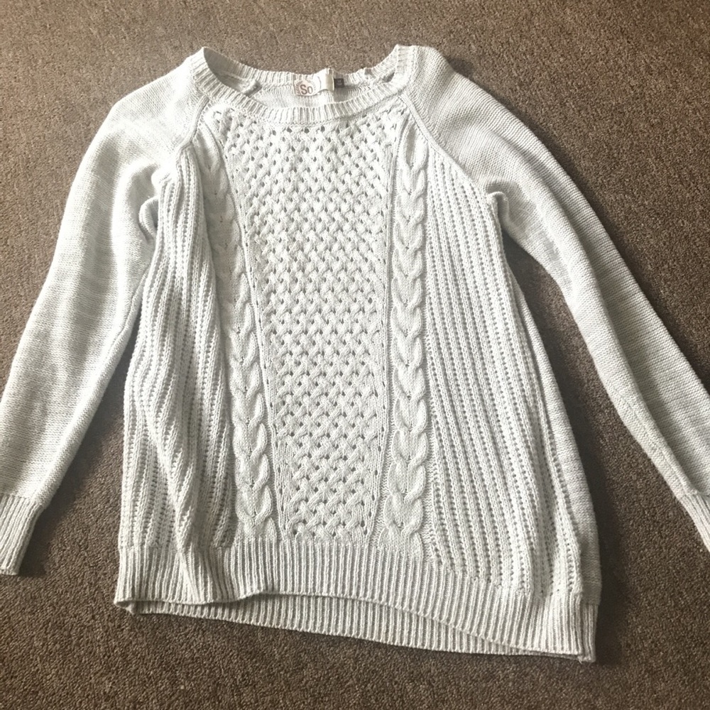 Grey/white sweater